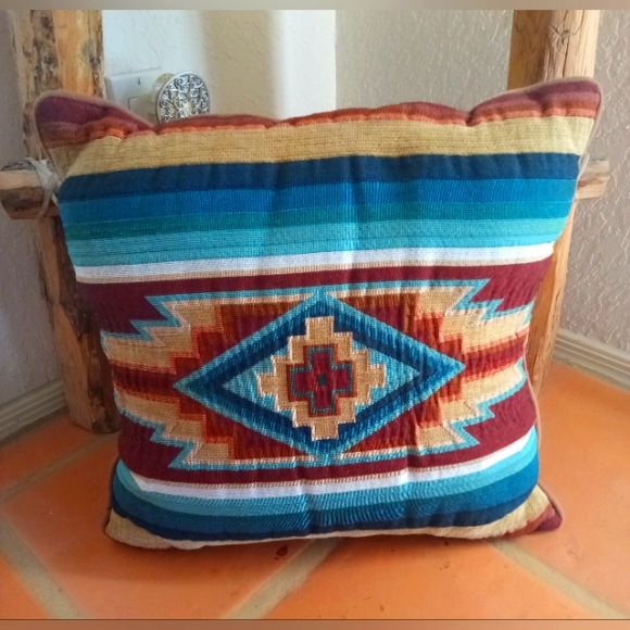 SOUTHWESTERN 14 X 14 THROW PILLOW - EXCELLENT ACCENT PIECE (GREAT CONDITION) - Picture 2 of 5
